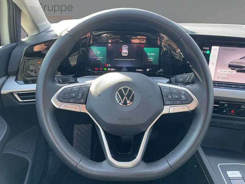 Volkswagen Golf VIII 1.5 eTSI Life Navi ACC Virt CarPlay