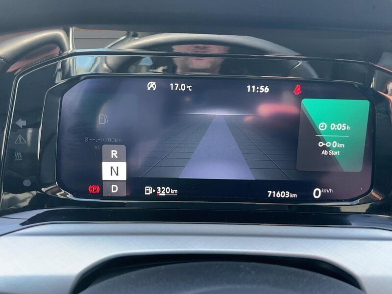 Volkswagen Golf VIII 1.5 eTSI Life Navi ACC Virt CarPlay