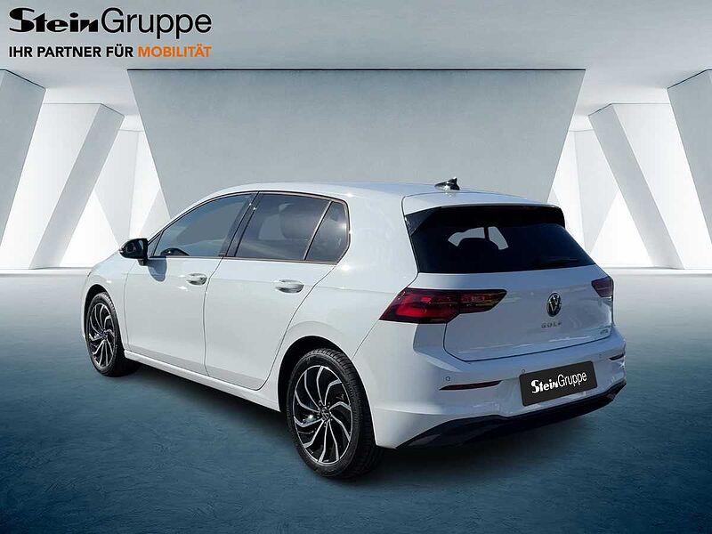 Volkswagen Golf VIII 1.5 eTSI Life Navi ACC Virt CarPlay