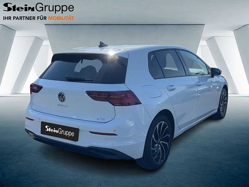 Volkswagen Golf VIII 1.5 eTSI Life Navi ACC Virt CarPlay