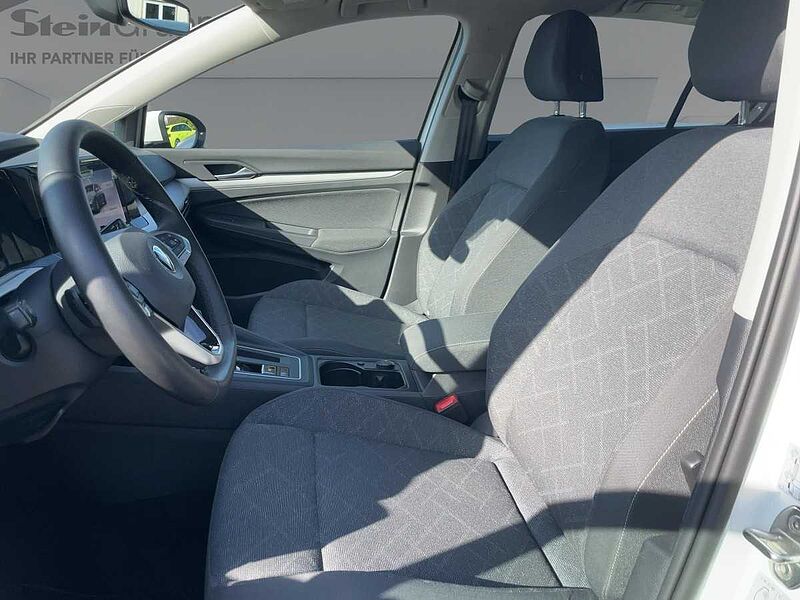 Volkswagen Golf VIII 1.5 eTSI Life Navi ACC Virt CarPlay