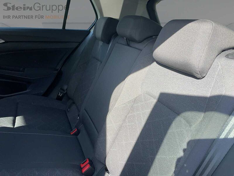 Volkswagen Golf VIII 1.5 eTSI Life Navi ACC Virt CarPlay