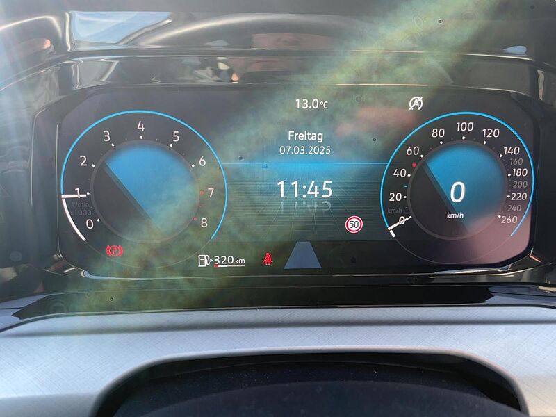 Volkswagen Golf VIII 1.5 TSI Life Navi ACC Virt LED PDC
