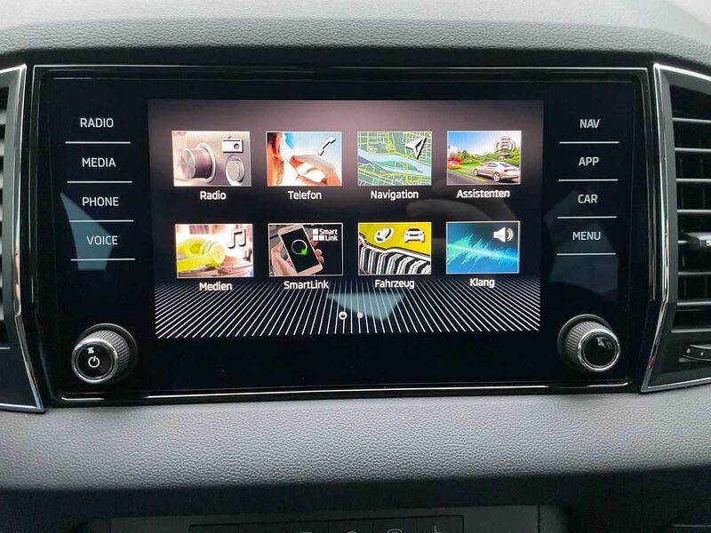 SKODA Karoq 2.0 TDI Ambition AHK Navi PDC CarPlay