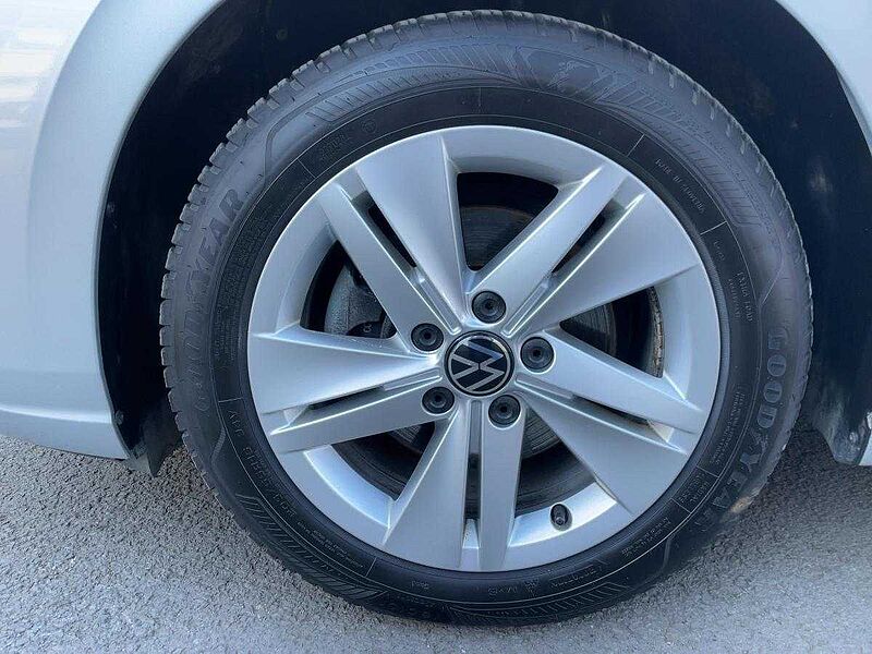Volkswagen Golf VIII 1.5 TSI Life Navi ACC Virt LED PDC