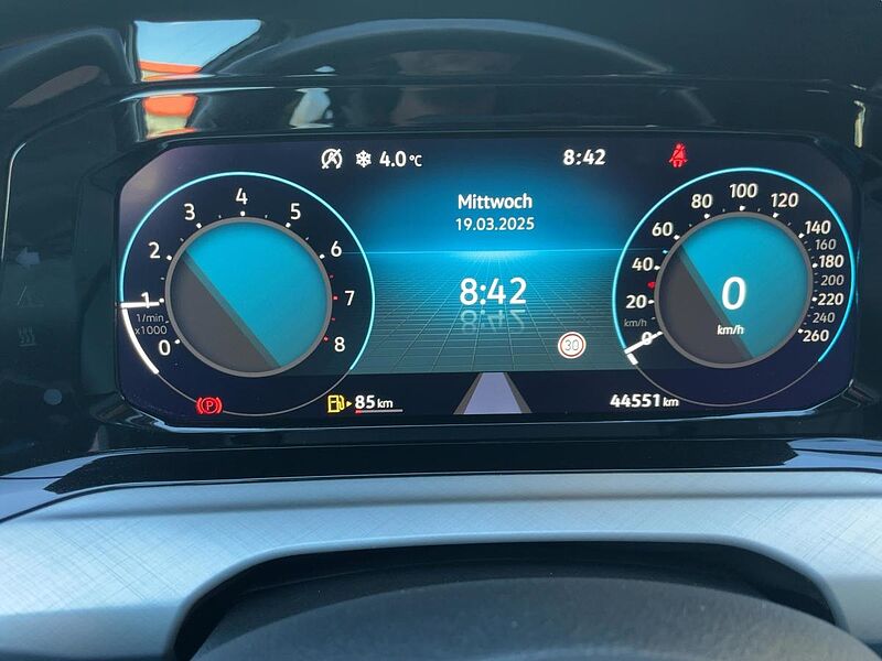 Volkswagen Golf VIII 1.5 TSI Life Navi ACC Virt LED PDC