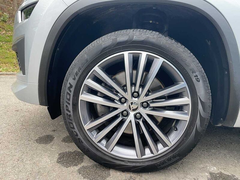 SKODA Kodiaq 2.0 TSI L&K AHK Navi ACC Virt LED PDC