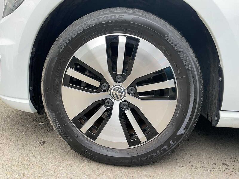 Volkswagen Golf VII e-Golf Navi ACC LED PDC Kamera