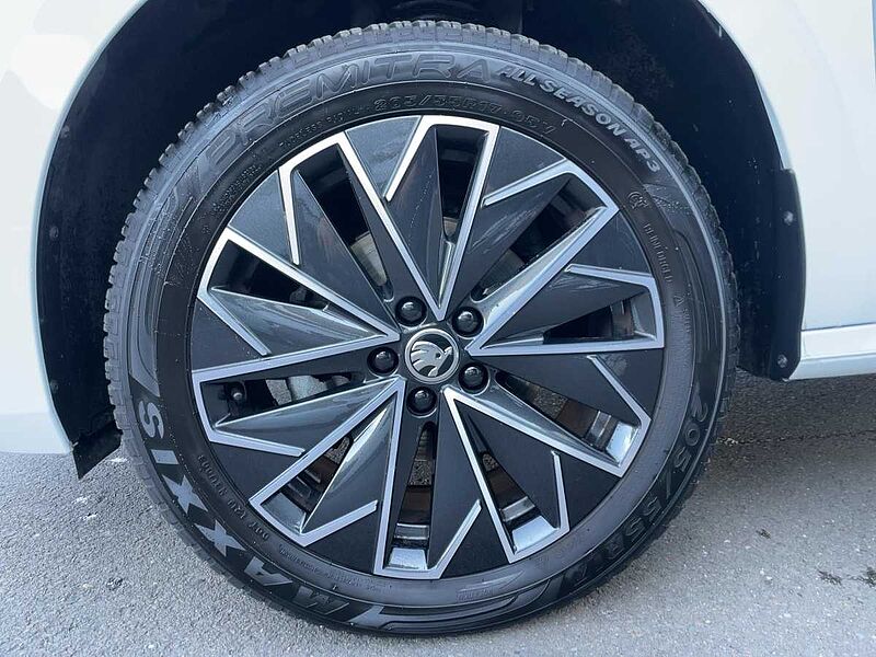 SKODA Kamiq 1.0 TSI Selection AHK Navi ACC Virt LED