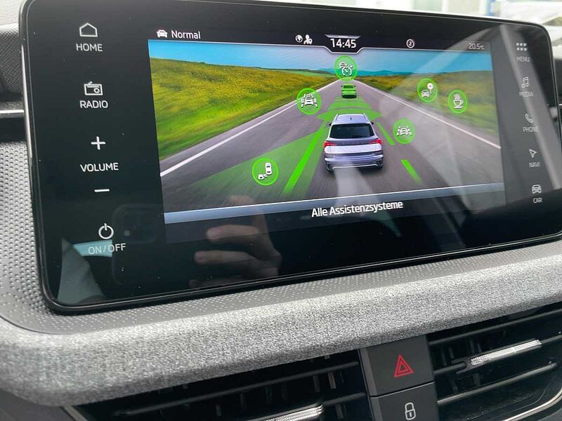 SKODA Kamiq 1.0 TSI Selection Navi ACC Virt LED PDC