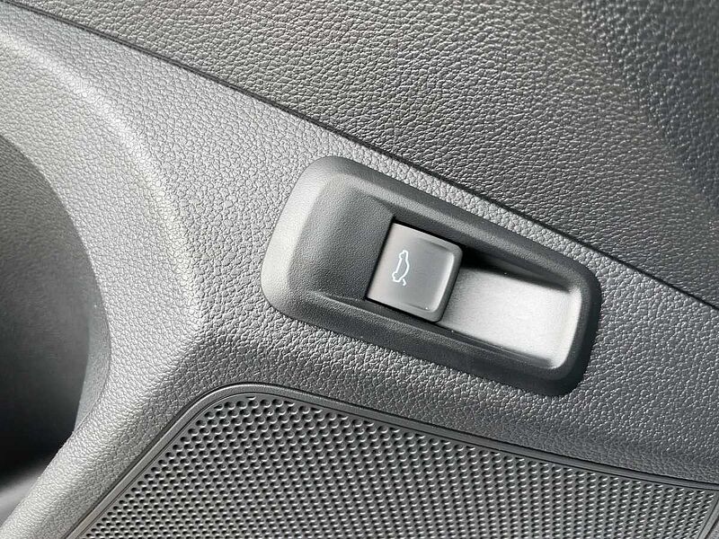 SKODA Kamiq 1.0 TSI Selection Navi ACC Virt LED PDC