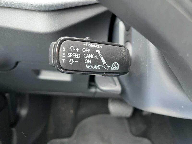 SKODA Kamiq 1.0 TSI Selection Navi ACC Virt LED PDC