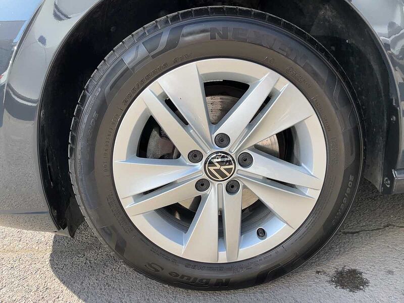 Volkswagen Golf VIII 2.0 TDI Life Navi Virt CarPlay PDC