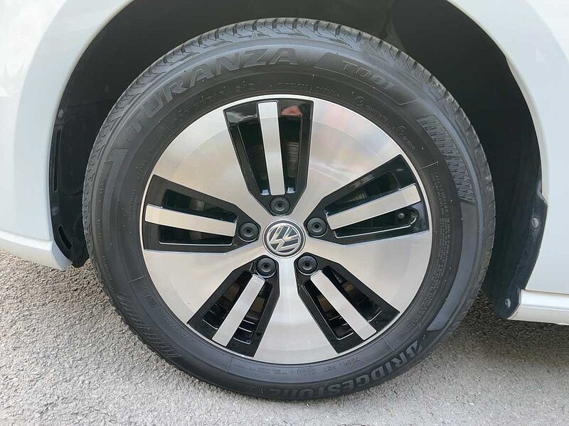Volkswagen Golf VII e-Golf Navi LED PDC Kamera