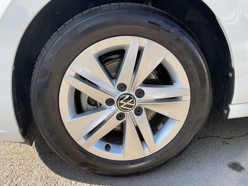 Volkswagen Golf VIII Variant 1.0 TSI Life Virt LED PDC