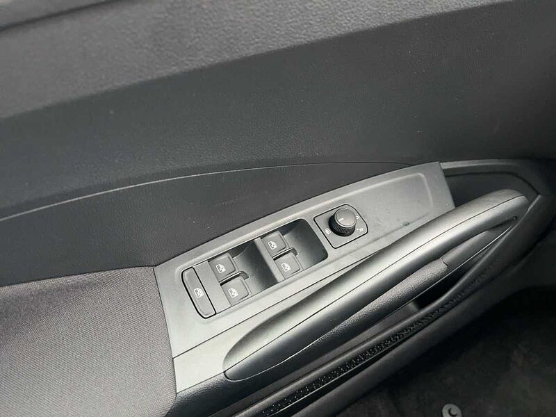SKODA Fabia 1.0 TSI Selection LED PDC