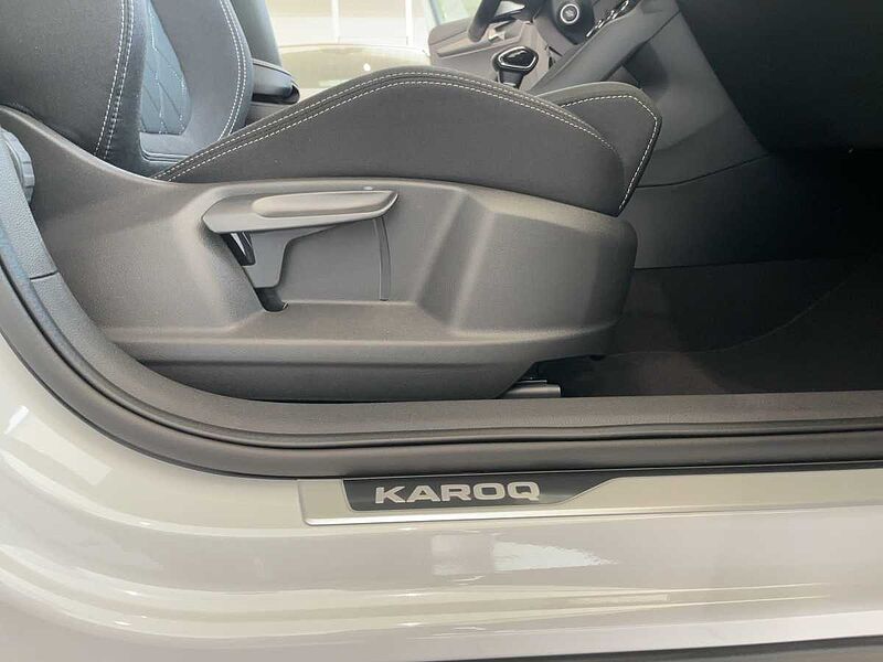 SKODA Karoq 2.0 TDI Sportline AHK ACC Navi Virt LED