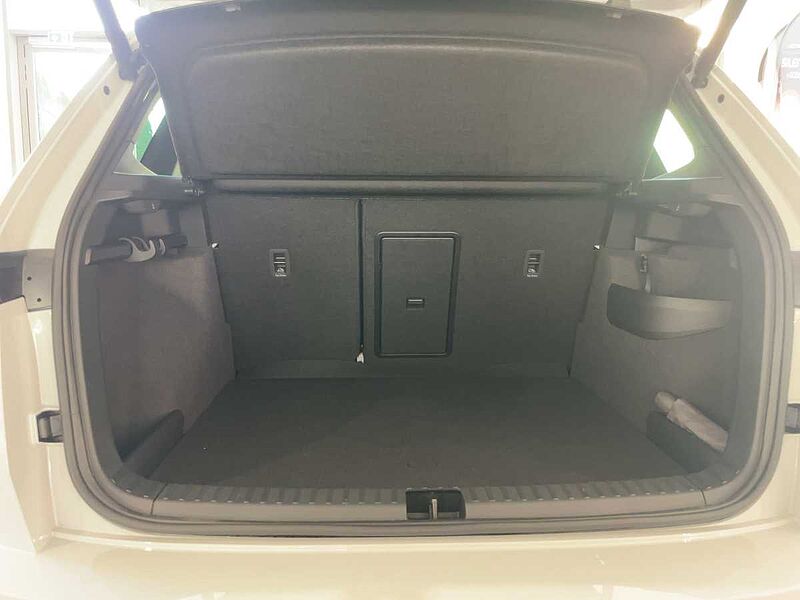 SKODA Karoq 2.0 TDI Sportline AHK ACC Navi Virt LED
