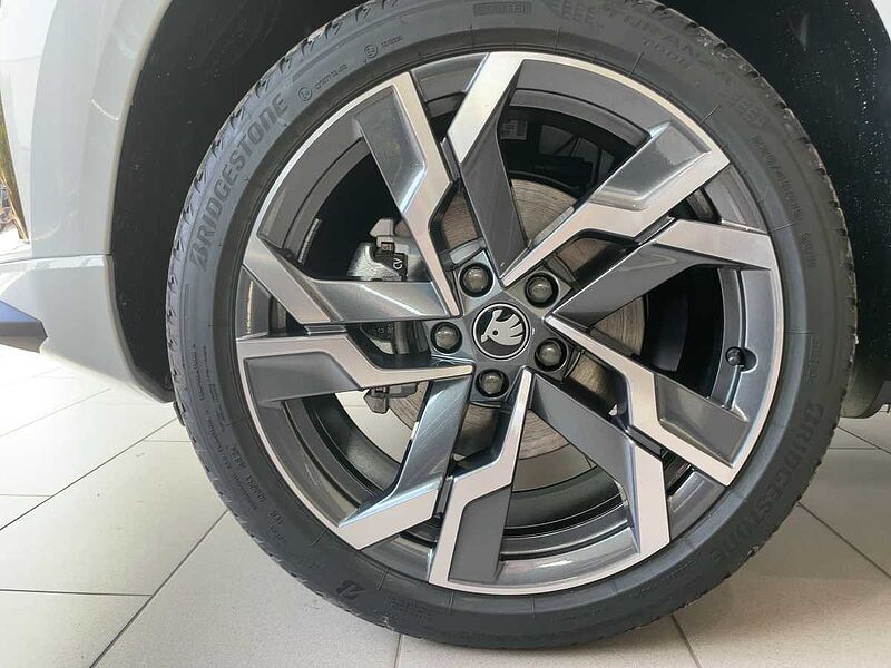 SKODA Karoq 2.0 TDI Sportline AHK ACC Navi Virt LED