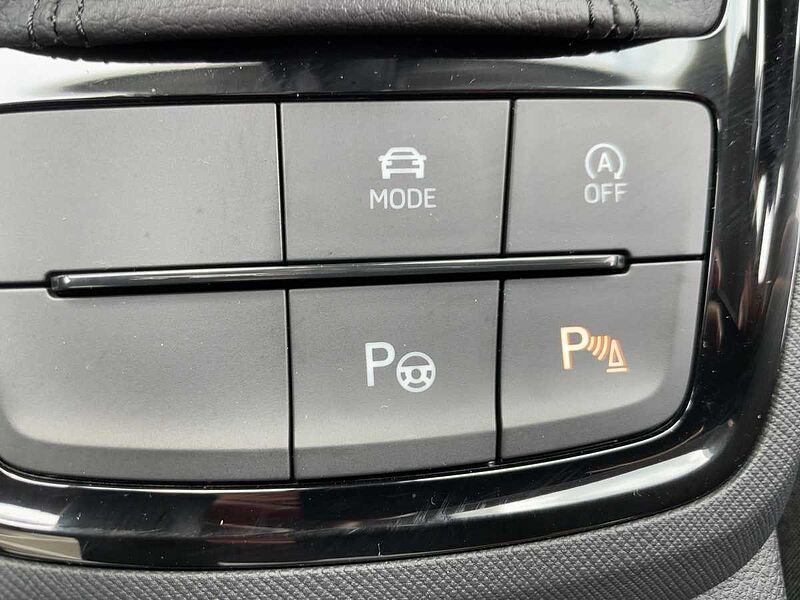 SKODA Kamiq 1.0 TSI Selection AHK Navi ACC Virt LED