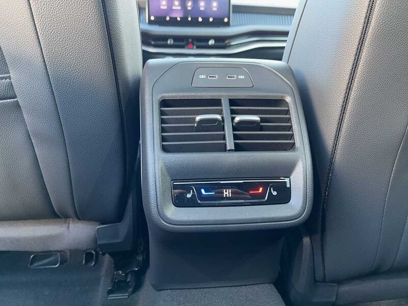 SKODA Superb Combi 142kW 2.0 TDI L&K AHK ACC Navi PDC W