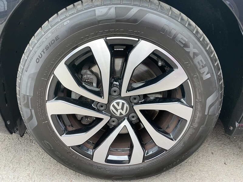 Volkswagen Golf VIII 2.0 TDI Active Virt LED CarPlay PDC