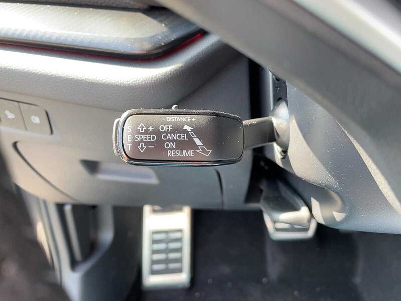 SKODA Octavia Combi 2.0 TDI W Sportline ACC LED Black
