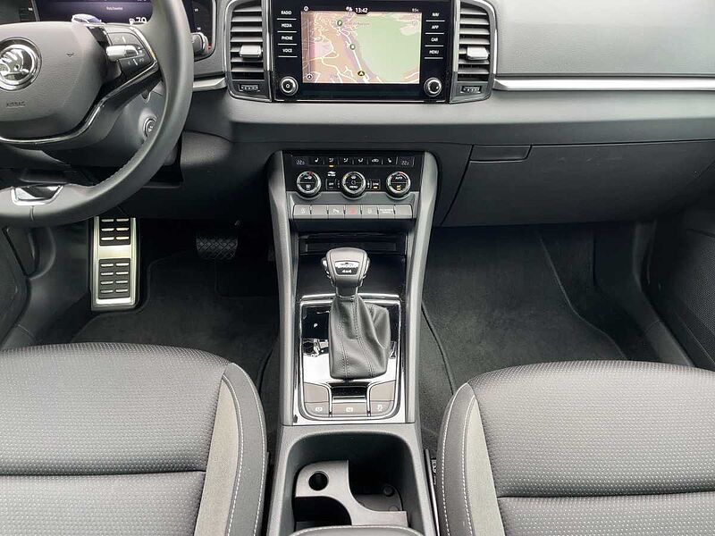 SKODA Karoq 2.0 TDI Tour AHK Navi Virt LED PDC Kamera