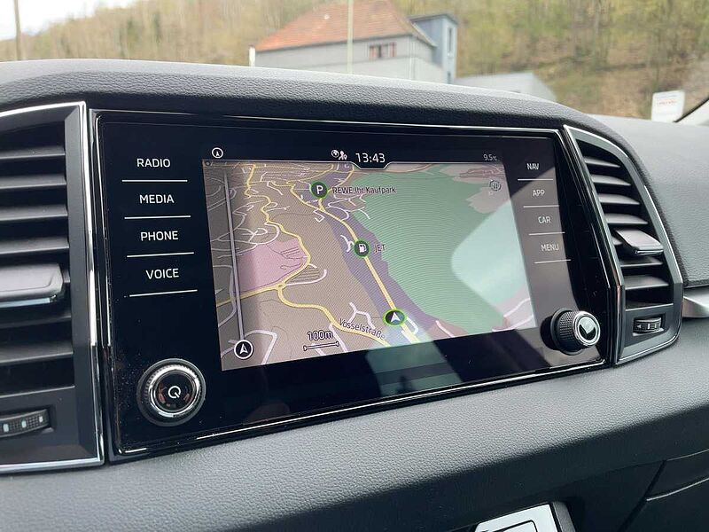 SKODA Karoq 2.0 TDI Tour AHK Navi Virt LED PDC Kamera