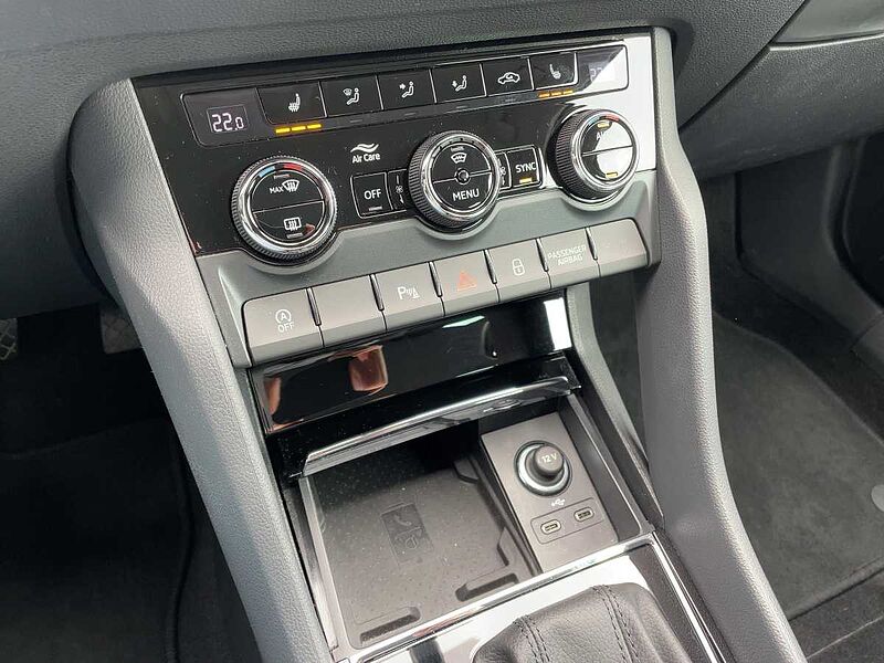 SKODA Karoq 2.0 TDI Tour AHK Navi Virt LED PDC Kamera