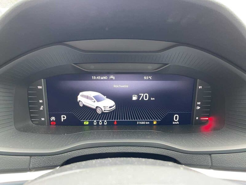 SKODA Karoq 2.0 TDI Tour AHK Navi Virt LED PDC Kamera