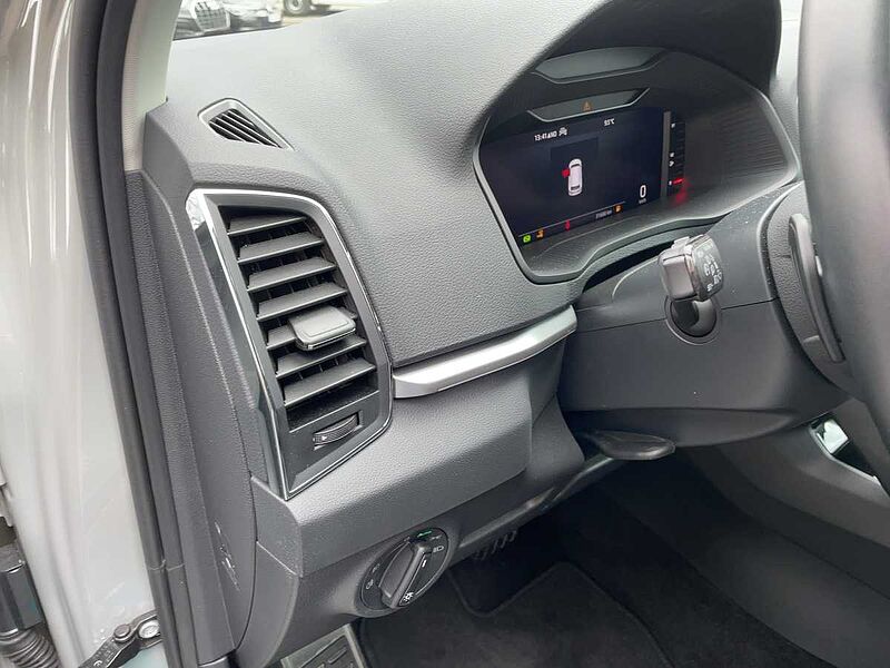 SKODA Karoq 2.0 TDI Tour AHK Navi Virt LED PDC Kamera