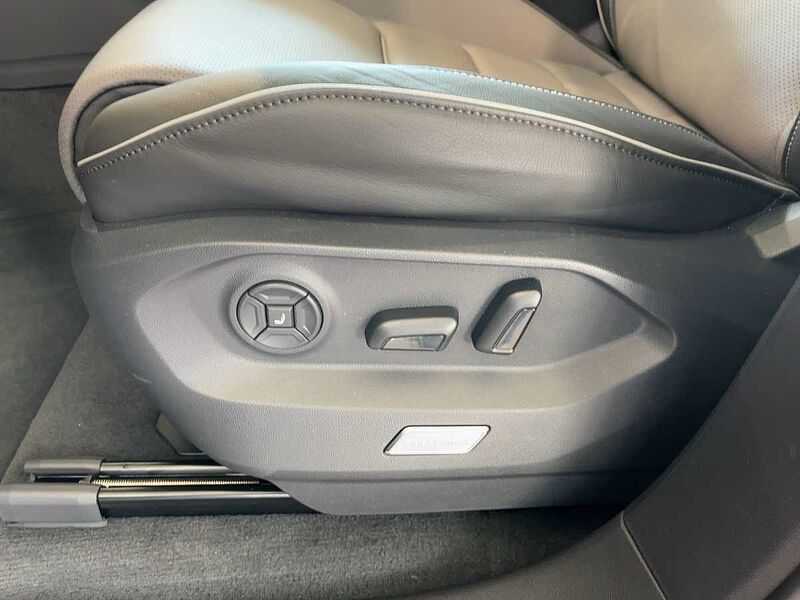 Volkswagen Touareg 3.0 V6 TDI 4Motion W R-Line AHK Navi