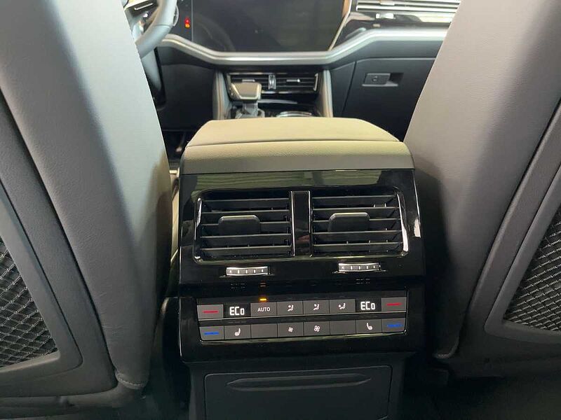 Volkswagen Touareg 3.0 V6 TDI 4Motion W R-Line AHK Navi
