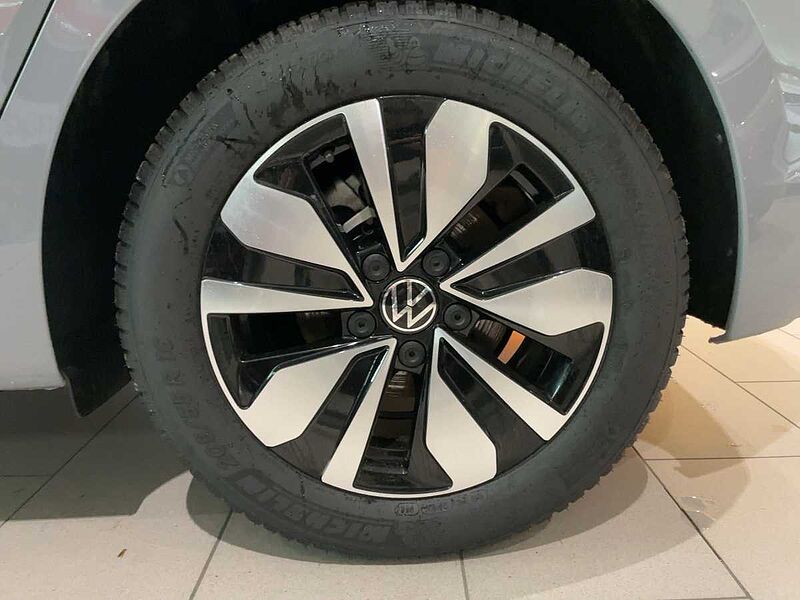 Volkswagen Golf VIII 1.5 TSI Move AHK Navi ACC Virt LED