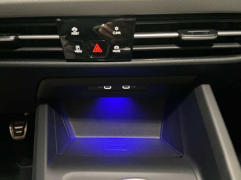Volkswagen Golf VIII 1.5 TSI Move AHK Navi ACC Virt LED