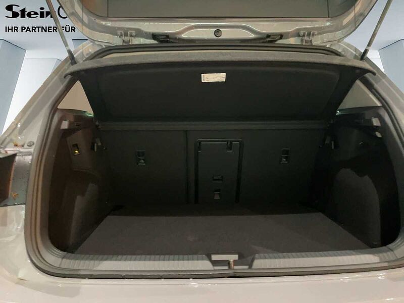 Volkswagen Golf VIII 1.5 TSI Move AHK Navi ACC Virt LED
