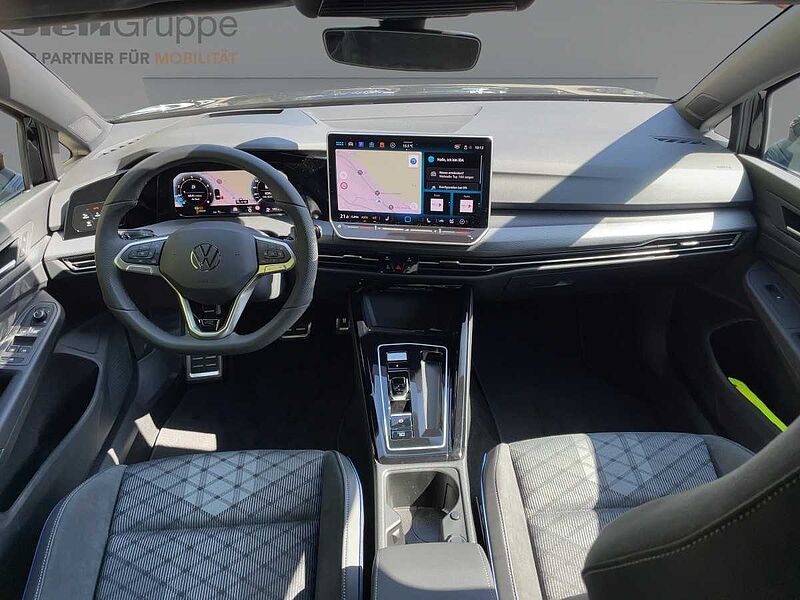 Volkswagen Golf VIII 1.5 eTSI W R-Line ACC Virt Navi LED