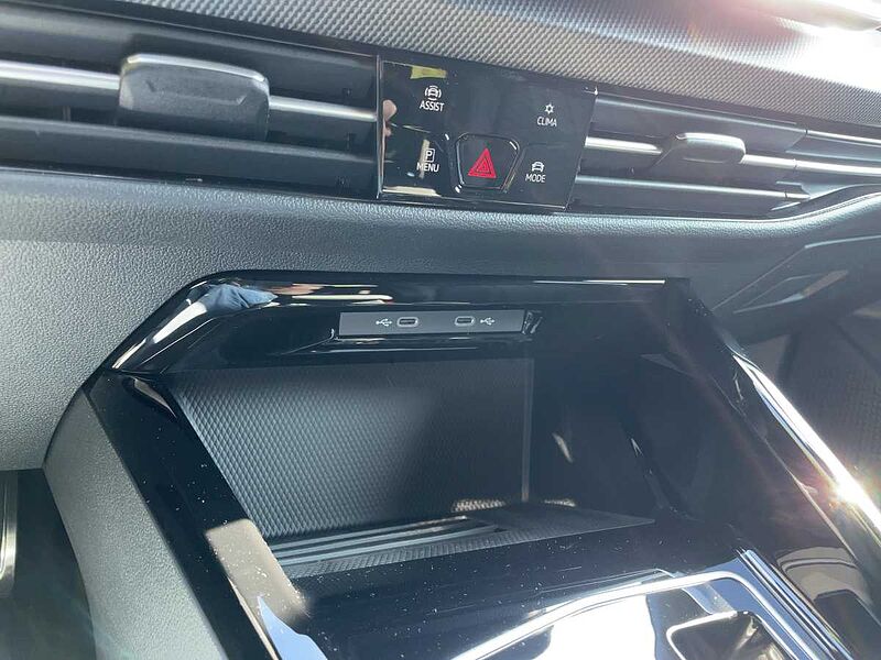 Volkswagen Golf VIII 1.5 eTSI W R-Line ACC Virt Navi LED