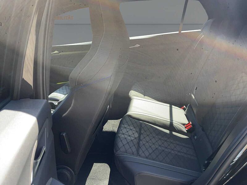 Volkswagen Golf VIII 1.5 eTSI W R-Line ACC Virt Navi LED