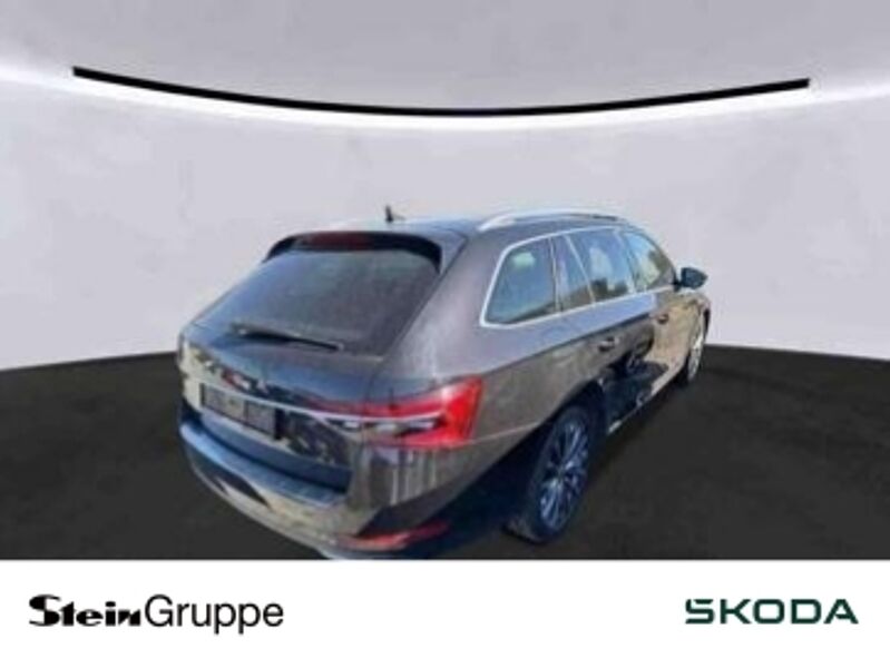 SKODA Superb Combi 2.0 TDI L&K Navi ACC Virt LED PDC