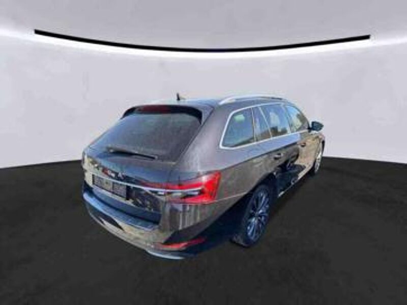 SKODA Superb Combi 2.0 TDI L&K Navi ACC Virt LED PDC