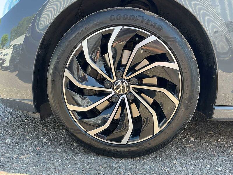 Volkswagen Golf VIII 1.5 TSI Style Navi ACC Virt CarPlay