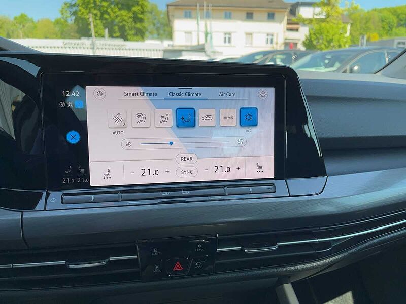 Volkswagen Golf VIII 1.5 TSI Style Navi ACC Virt CarPlay