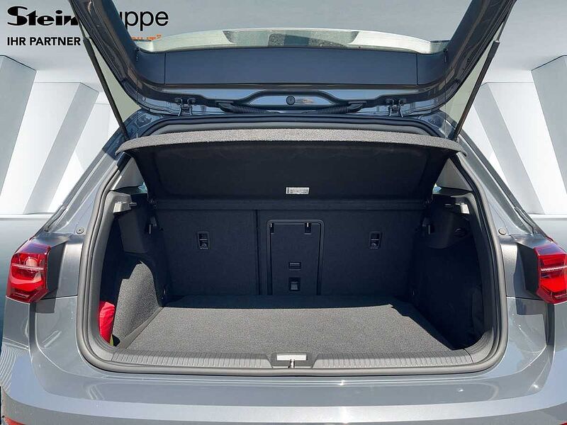 Volkswagen Golf VIII 1.5 TSI Style Navi ACC Virt CarPlay