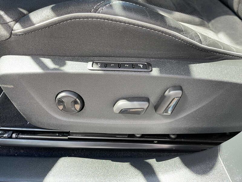 SKODA Enyaq x 80x Sportline AHK Navi ACC Virt LED PDC