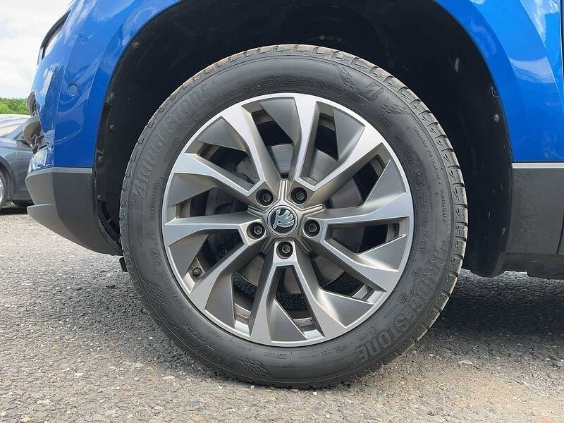 SKODA Karoq 2.0 TDI Clever AHK Navi ACC Virt LED PDC