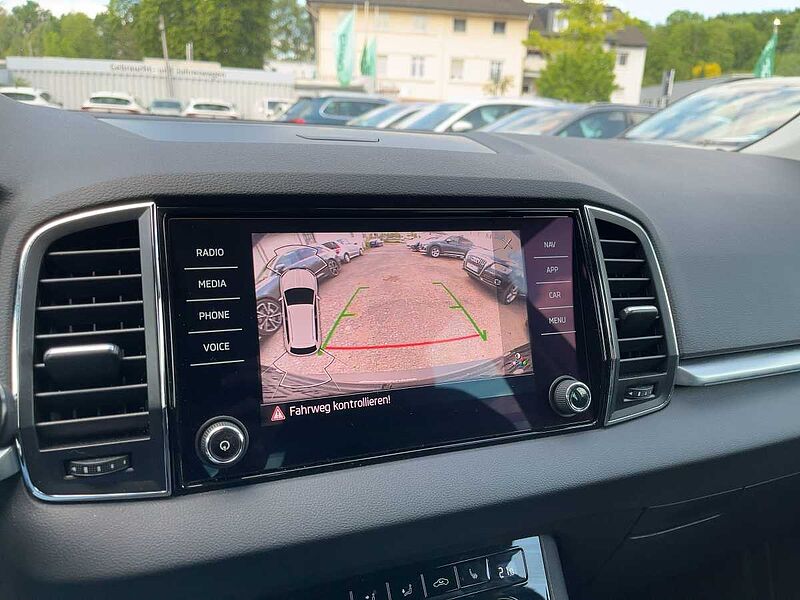 SKODA Karoq 2.0 TDI Clever AHK Navi ACC Virt LED PDC
