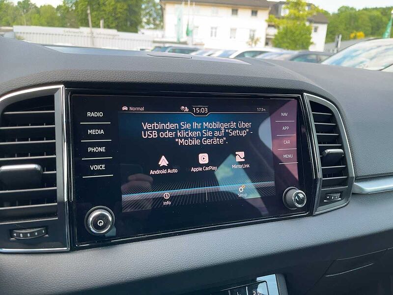 SKODA Karoq 2.0 TDI Clever AHK Navi ACC Virt LED PDC