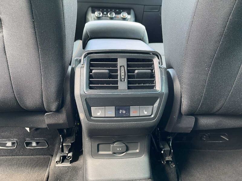 SKODA Karoq 2.0 TDI Clever AHK Navi ACC Virt LED PDC